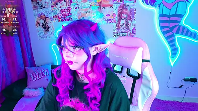 Snapshot of LaytonBox chatting on March 2025 01:20:02 AM LaytonBox online show from March 2025 01:20:02 AM