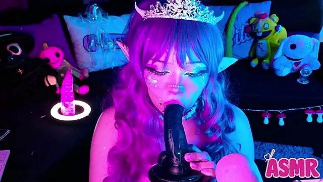 Snapshot of LaytonBox chatting on October 2025 02:18:02 PM LaytonBox online show from October 2025 02:18:02 PM