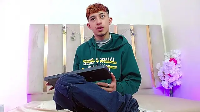 Axel tay online show from October 2025 03:27:02 AM