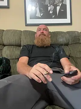 Snapshot of 32XRedBeard chatting on June 2026 09:52:02 PM 32XRedBeard online show from June 2026 09:52:02 PM