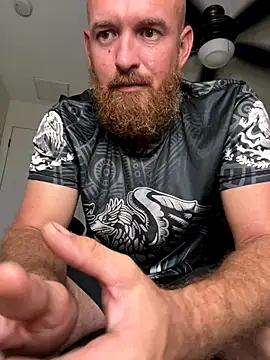 Snapshot of 32XRedBeard chatting on October 2025 01:17:02 AM 32XRedBeard online show from October 2025 01:17:02 AM