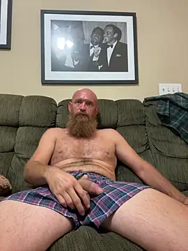 Snapshot of 32XRedBeard chatting on May 2026 03:48:02 PM 32XRedBeard online show from May 2026 03:48:02 PM