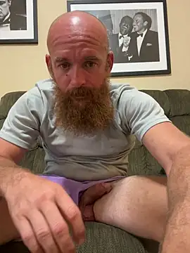 Snapshot of 32XRedBeard chatting on May 2026 09:54:01 PM 32XRedBeard online show from May 2026 09:54:01 PM