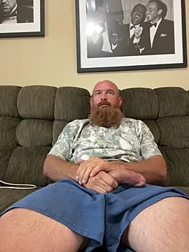 Snapshot of 32XRedBeard chatting on May 2026 01:43:02 PM 32XRedBeard online show from May 2026 01:43:02 PM