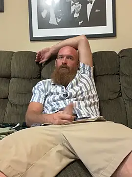 Snapshot of 32XRedBeard chatting on May 2026 10:46:01 PM 32XRedBeard online show from May 2026 10:46:01 PM