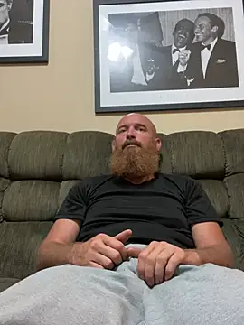 Snapshot of 32XRedBeard chatting on May 2026 09:51:01 AM 32XRedBeard online show from May 2026 09:51:01 AM