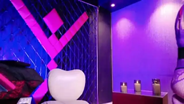 Snapshot of Domina-tef chatting on November 2025 12:03:02 AM Domina-tef online show from November 2025 12:03:02 AM