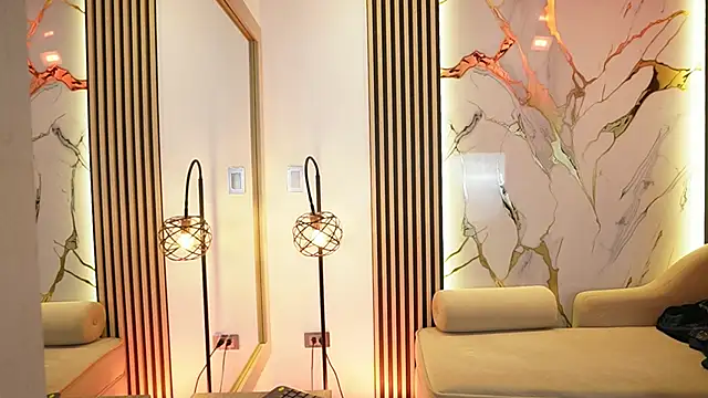 Emma Walkerr  online show from February 2026 07:00:01 PM