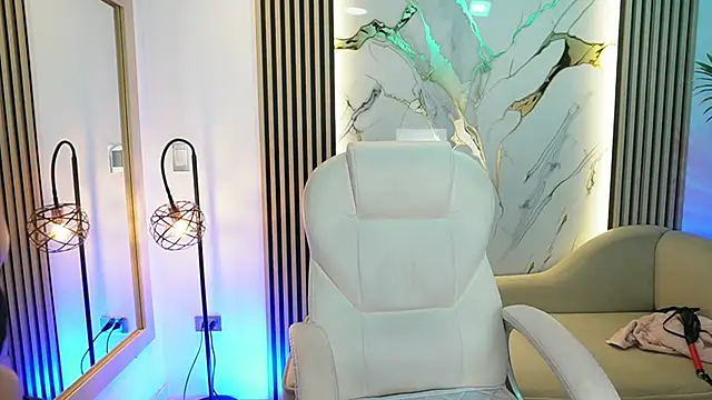 Emma Walkerr  online show from February 2026 07:02:01 PM