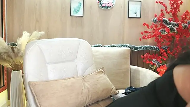 Emma Walkerr  online show from December 2025 07:03:02 PM