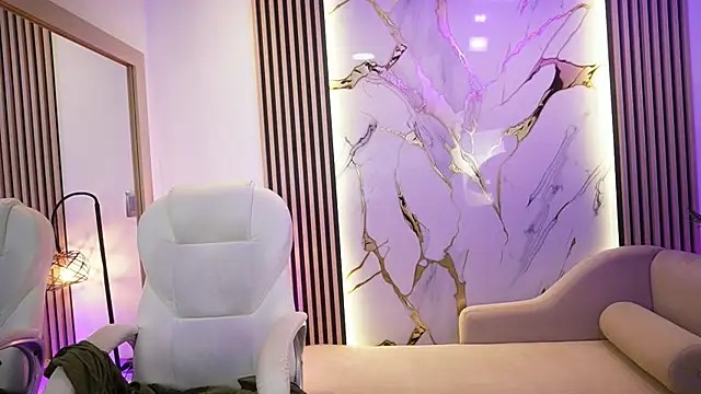 Emma Walkerr  online show from April 2026 07:04:01 PM