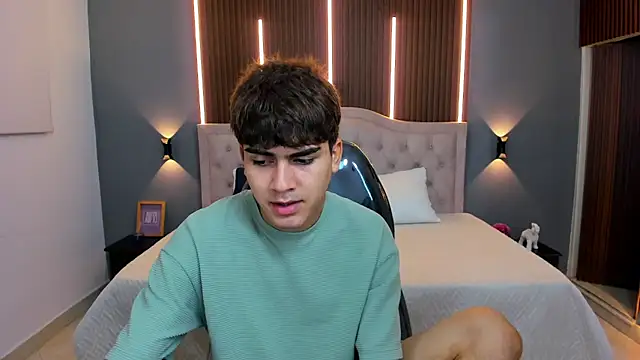 Tommy18   online show from November 2025 03:32:01 AM