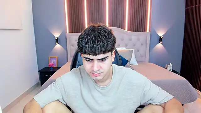 Snapshot of Tommy18__ chatting on June 2026 03:22:02 AM Tommy18 online show from June 2026 03:22:02 AM