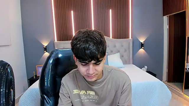 Tommy18   online show from September 2025 03:29:01 AM