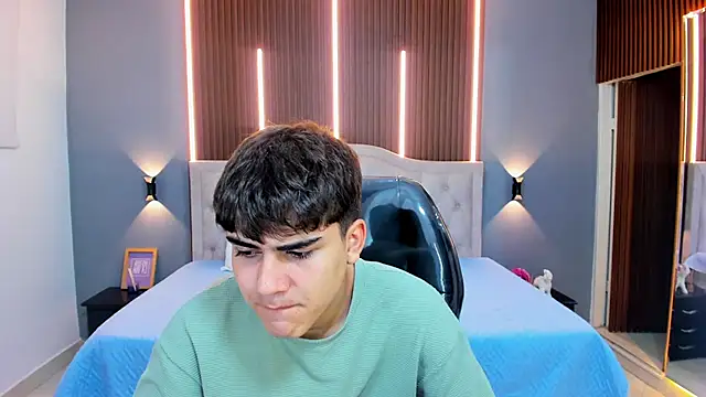 Tommy18   online show from November 2025 03:32:02 AM