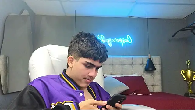 Tommy18   online show from February 2025 10:22:01 AM