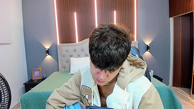 Tommy18   online show from September 2025 03:28:01 AM