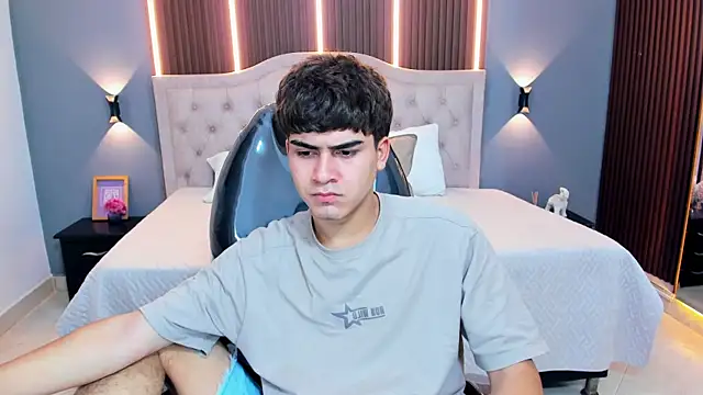 Snapshot of Tommy18__ chatting on June 2026 03:15:01 AM Tommy18 online show from June 2026 03:15:01 AM