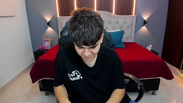 Tommy18   online show from February 2026 03:40:01 AM