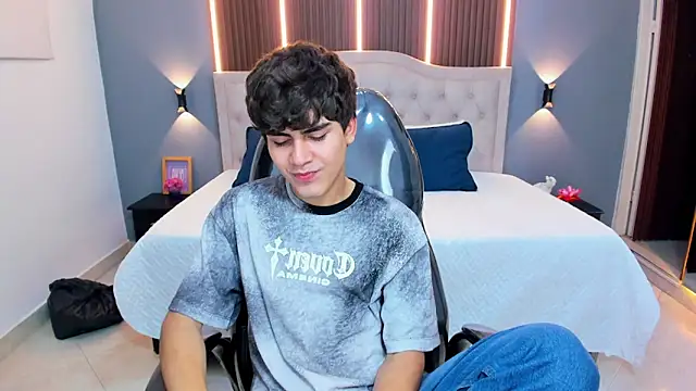 Tommy18   online show from April 2026 03:52:02 AM