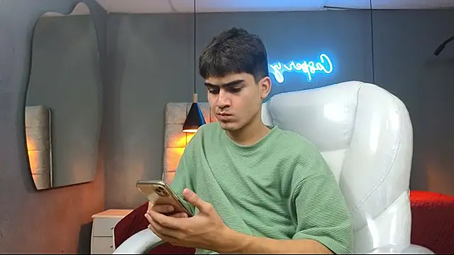 Tommy18   online show from February 2025 08:47:02 AM