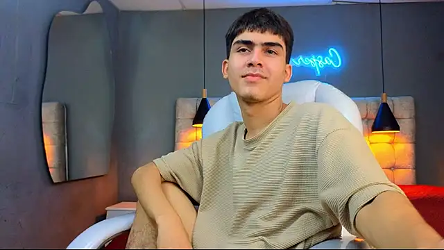 Tommy18   online show from February 2025 09:55:01 AM