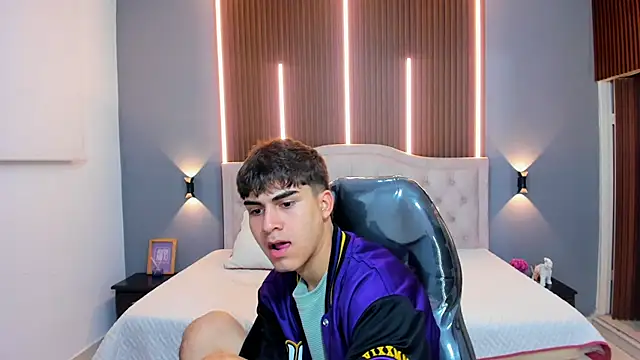 Tommy18   online show from October 2025 03:38:01 AM