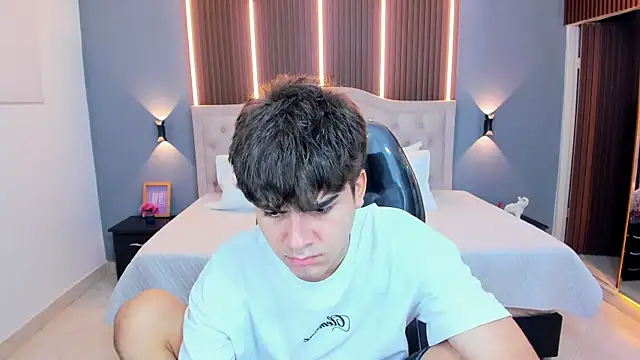 Snapshot of Tommy18__ chatting on June 2026 03:29:02 AM Tommy18 online show from June 2026 03:29:02 AM