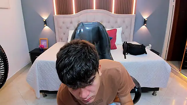 Tommy18   online show from March 2026 03:32:01 AM