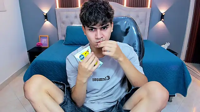 Tommy18   online show from March 2026 03:34:01 AM