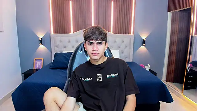 Tommy18   online show from November 2025 03:43:01 AM