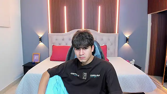 Tommy18   online show from December 2025 03:24:02 AM