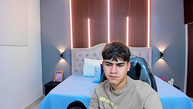 Tommy18   online show from November 2025 03:32:01 AM