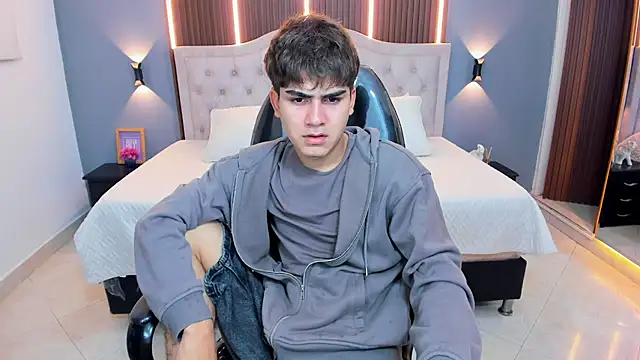 Tommy18   online show from January 2026 03:24:01 AM