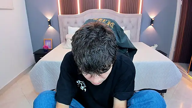 Tommy18   online show from March 2026 03:47:02 AM