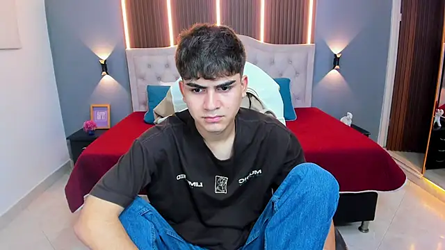 Tommy18   online show from February 2026 03:39:01 AM