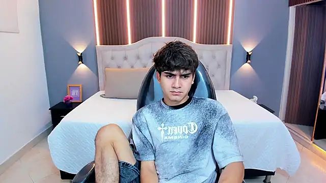 Tommy18   online show from February 2026 03:25:02 AM