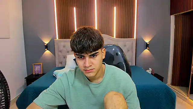 Tommy18   online show from October 2025 03:29:02 AM