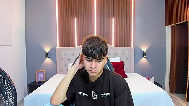 Tommy18   online show from October 2025 03:26:01 AM