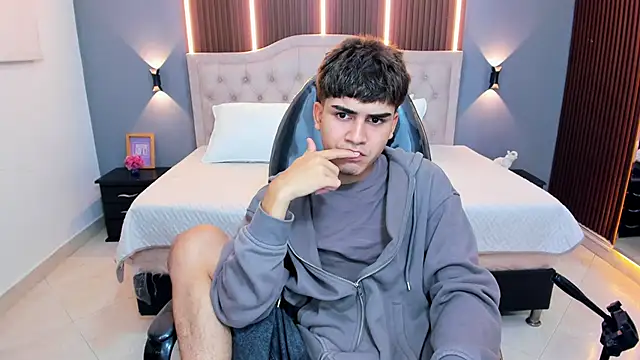 Snapshot of Tommy18__ chatting on June 2026 03:25:02 AM Tommy18 online show from June 2026 03:25:02 AM
