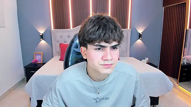 Tommy18   online show from May 2026 03:33:01 AM