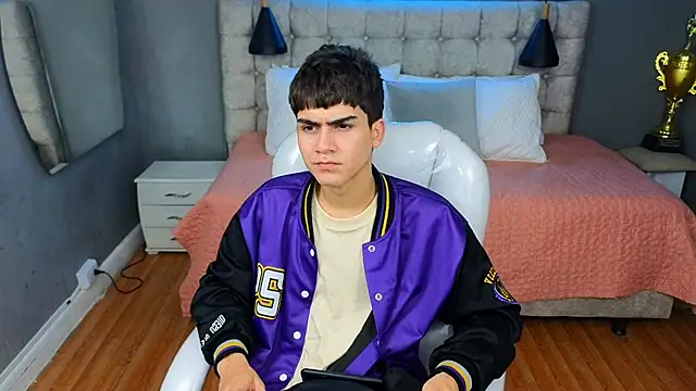 Tommy18   online show from March 2025 07:14:01 AM