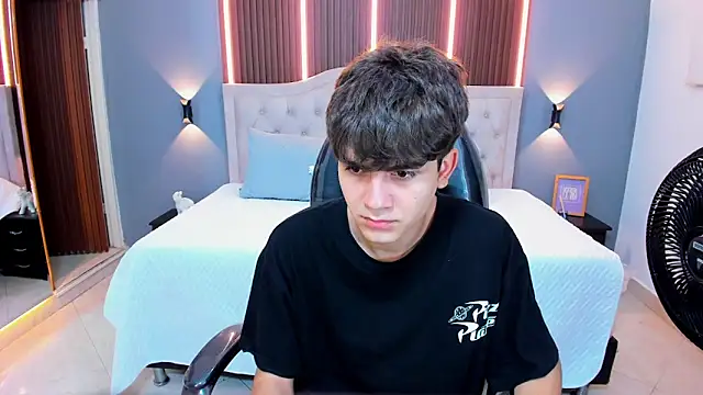 Tommy18   online show from September 2025 03:13:02 AM