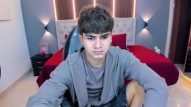 Tommy18   online show from May 2026 03:37:01 AM