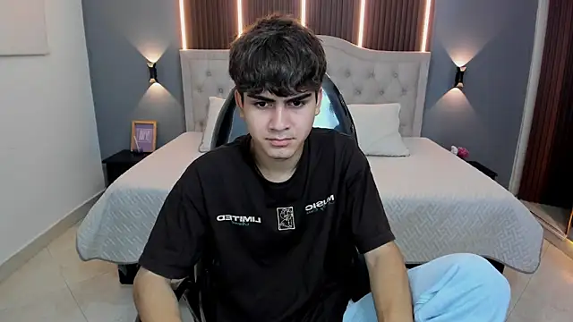 Tommy18   online show from December 2025 03:51:02 AM