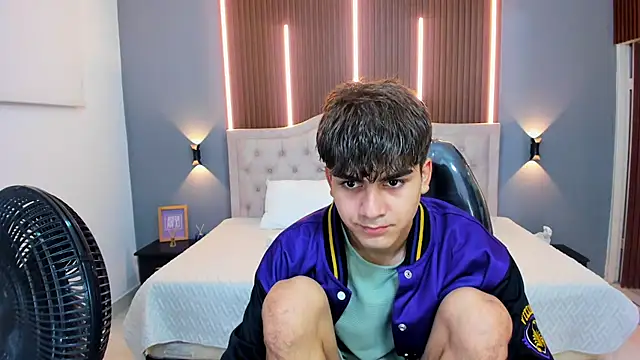 Tommy18   online show from September 2025 03:29:01 AM