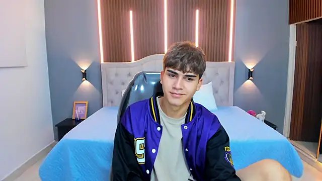 Tommy18   online show from November 2025 03:33:02 AM