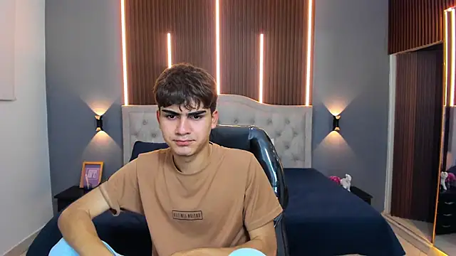 Tommy18   online show from November 2025 03:43:01 AM