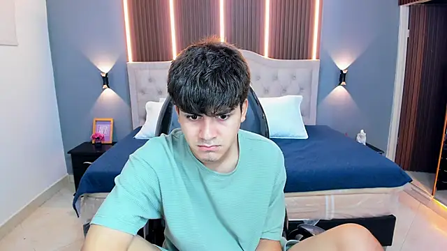 Snapshot of Tommy18__ chatting on June 2026 03:33:01 AM Tommy18 online show from June 2026 03:33:01 AM