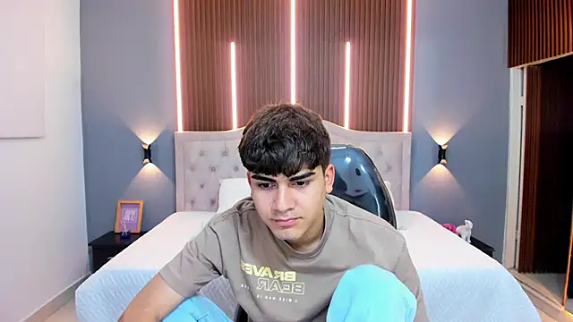 Tommy18   online show from October 2025 03:32:01 AM